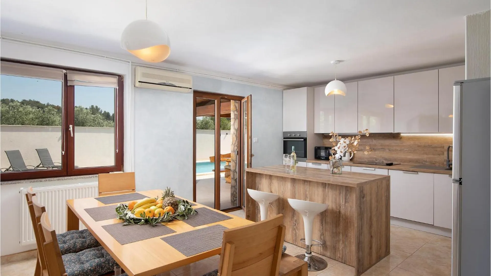 Nice Home In Medulin With Kitchenette